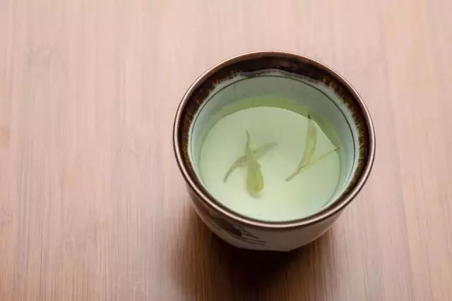 這種葉子用得好,勝過冬蟲夏草!家家都有,可惜知道的人太少……