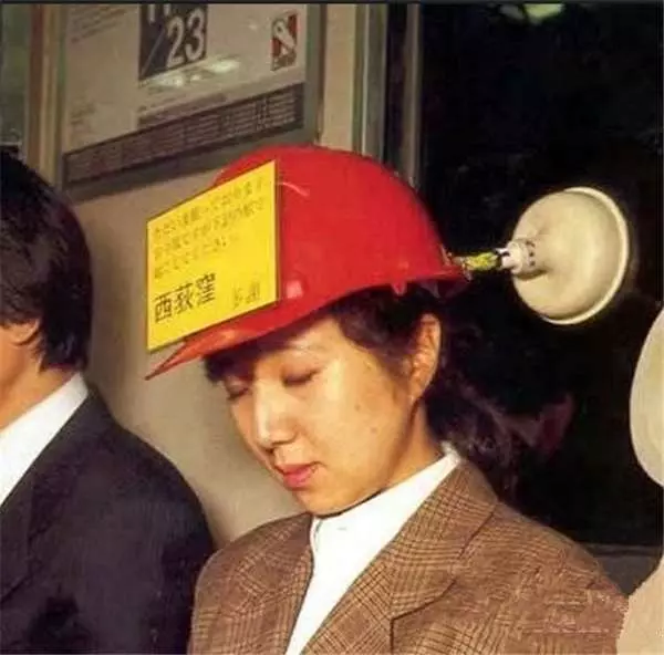聽說日本地鐵到處都可以看到乘客睡死的樣子?第15張的妹子這樣也太可怕...