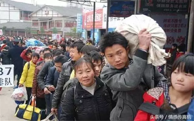 兒媳婦打工回家陪婆婆,回城後,婆婆打開衣櫃,頓時愣在了原地
