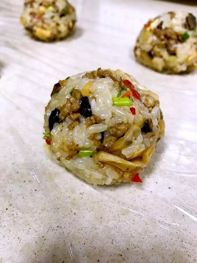 愛吃糯米雞飯的要收藏,學會這種糯米雞飯做法,3斤糯米都不夠吃!