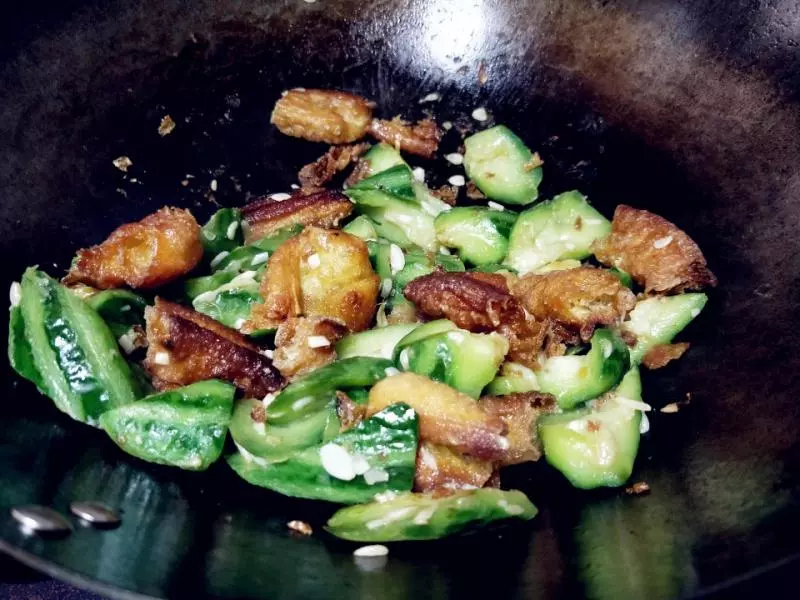 絲瓜和它一起炒,你一定沒試過,鮮香美味特好吃,一上桌就吃沒了