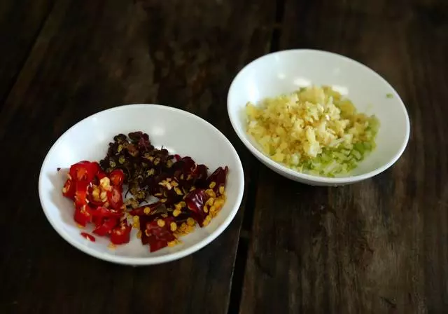 如何做一盤五星味道的手撕包菜?三個要點要記牢!脆生生的秘訣!