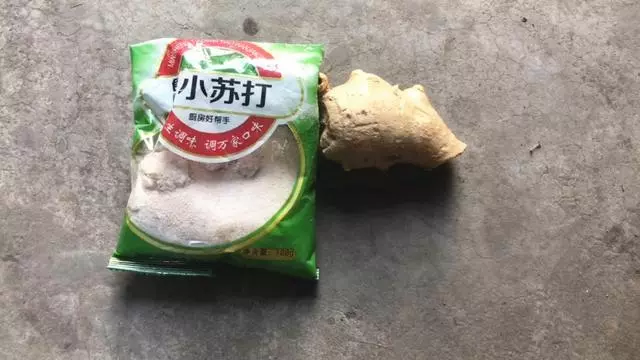 生薑和小蘇打加一起泡水裡,作用可厲害了,可惜知道的人還不夠多