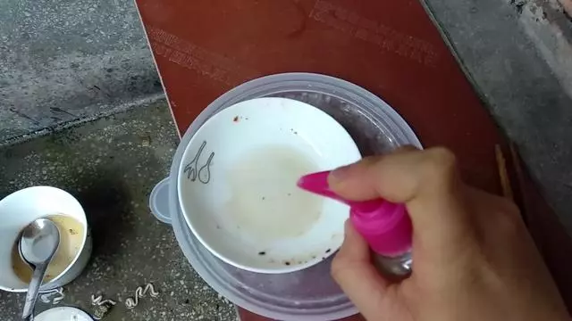 生薑和小蘇打加一起泡水裡,作用可厲害了,可惜知道的人還不夠多