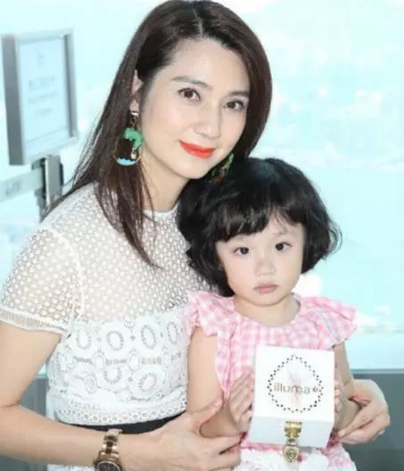 沒有丈夫,卻意外生下孩子的5位女星,孩子生父至今還是個迷!