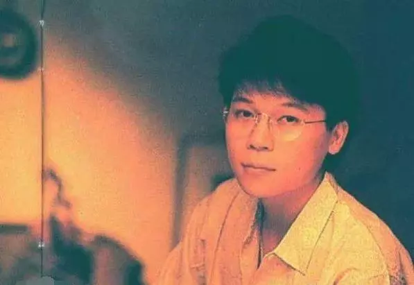 55歲洪榮宏閃娶「小鄧麗君」三度結婚,嬌妻美貌曝光!才知道他為什麼藏的這麼深!