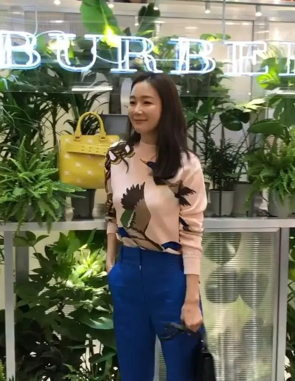 好友曝光崔智友婚後狀況,小9歲老公很疼她,幸福得像個孩子!