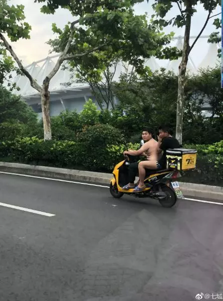 馬路驚見裸男騎車!他怒氣全up上前急教訓…「對不起打擾了」 網朝聖推