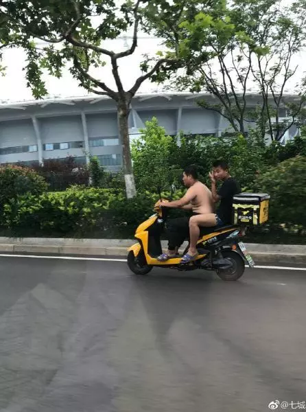 馬路驚見裸男騎車!他怒氣全up上前急教訓…「對不起打擾了」 網朝聖推