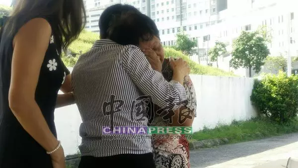 為什麼不讓我先死……譚偉榮母親哭斷肝腸
