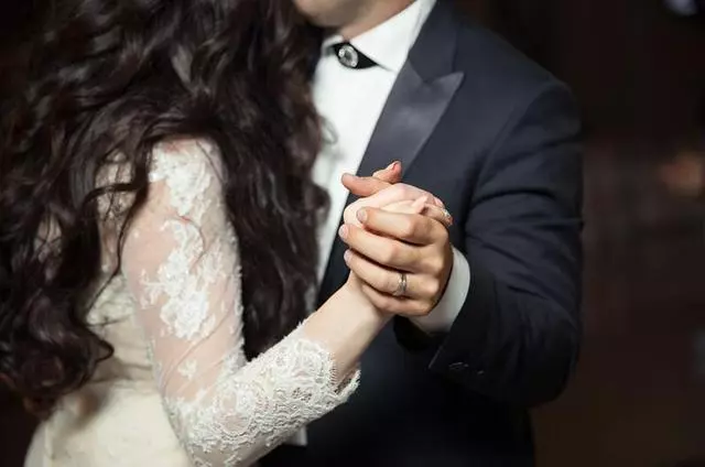 新浪看點 阿姨,你生病了應該去找你的新兒媳婦,我和你兒子都離婚2年了