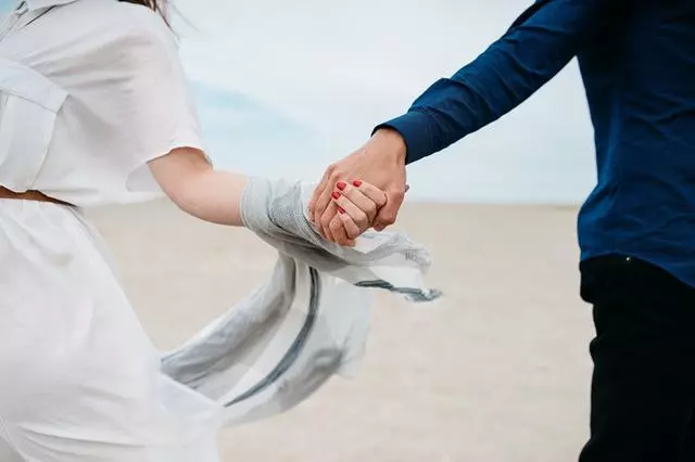 新浪看點 阿姨,你生病了應該去找你的新兒媳婦,我和你兒子都離婚2年了
