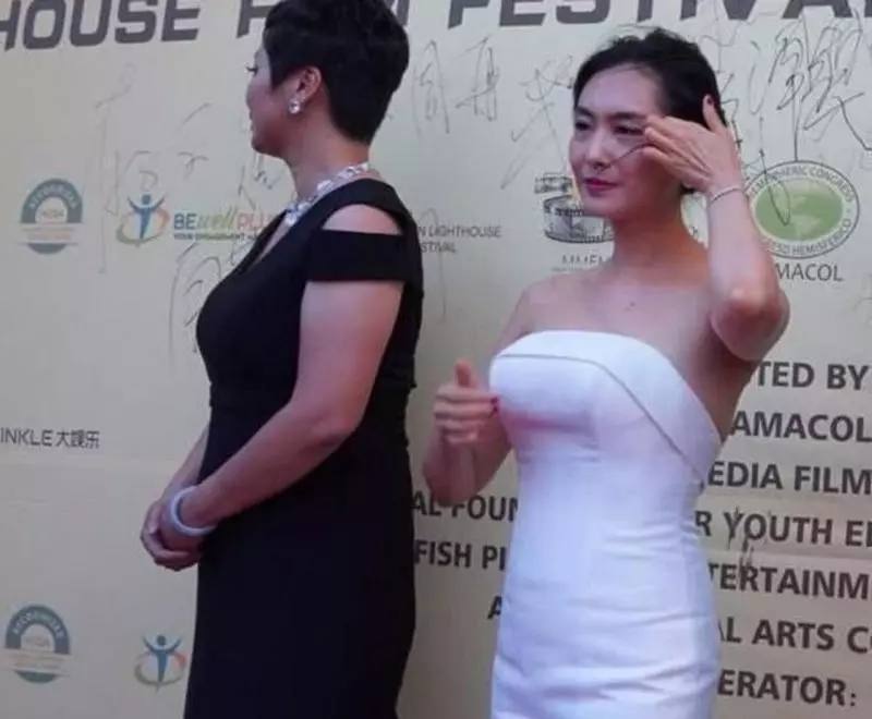 女神大崩壞!「紫霞仙子」朱茵上圍離奇特別大?!網民:感覺像裝了石頭…