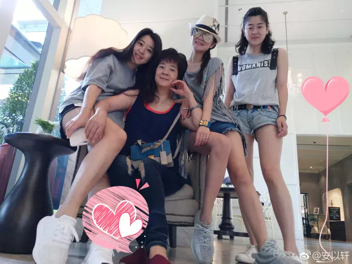 長腿美女家族!安以軒3姐妹罕見曝光❤零修圖大長腿網民狂贊:神基因!