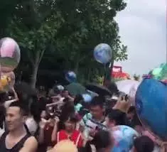 迪士尼賣氣球「7秒被掃空」沒人付錢! 官方查辦「中國網友反彈」:很合理啊 -