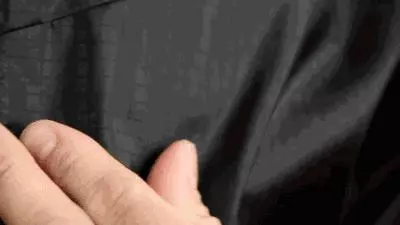歪果仁發明了一種黑科技布料:捅破了竟還能自動修復?