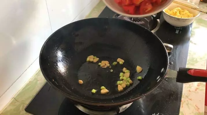 西紅柿炒雞蛋,先放西紅柿還是雞蛋?很多人都錯了,快收藏!