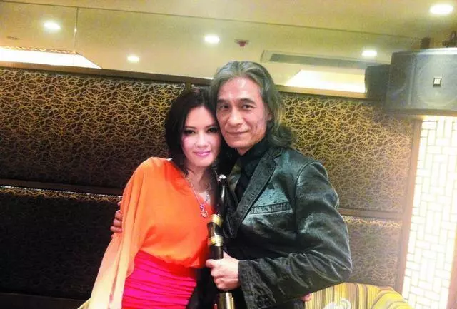 李麗珍老公曝光,這顏值還真夠666,網友:一朵鮮花插在牛糞頭上!