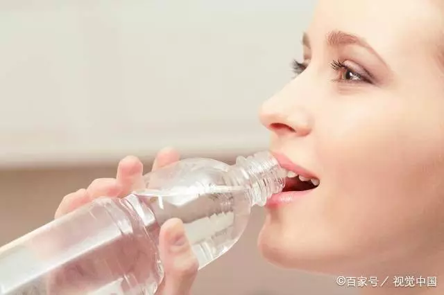 每天這樣飲水,排毒,益壽!讓你70沒病,80不老!(早看早受益)