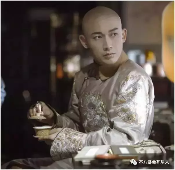 年近40演皇帝,霍建華「裝嫩」,聶遠「俗氣」,還是他最還原!