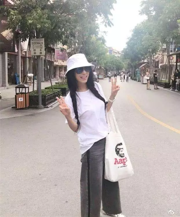 不過是剪了一個短髮,62歲米雪秒變少女,網友:讓我嫉妒!