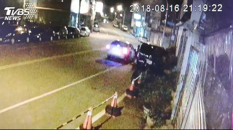 資深警員陪妻散步 遭「駕訓班教練」撞飛亡