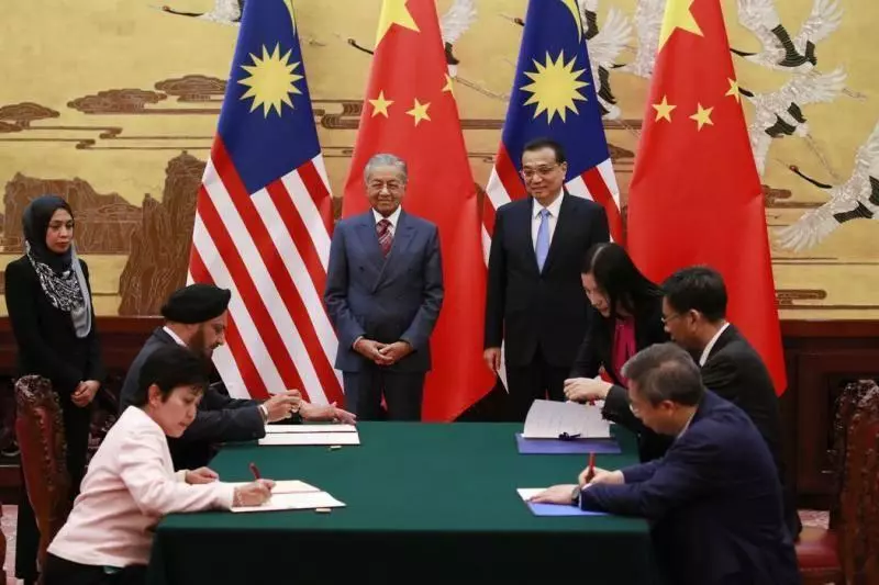 不只打臉新加坡,馬哈迪連中國的合作項目也取消了