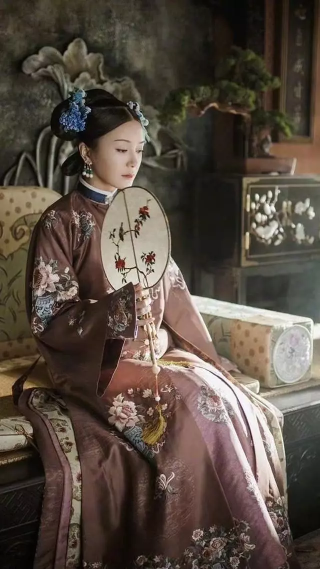 秦嵐新劇造型來了,比富察皇后更驚艷,穿民國風旗袍盡顯好氣質!