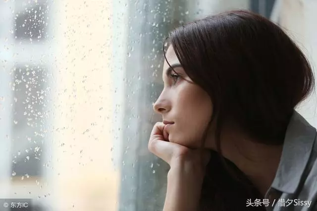 發現老公在外又養一家,我不動聲色,三年後他求我別離婚!