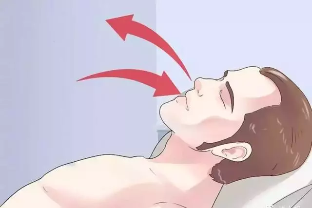 如何進行腹式呼吸?這樣練躺著、坐著都行,5分鐘就有效~