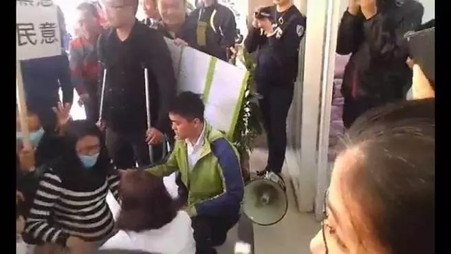 我跪過時力辦公室! 孕媽痛陳:連洪慈庸一併罷免吧