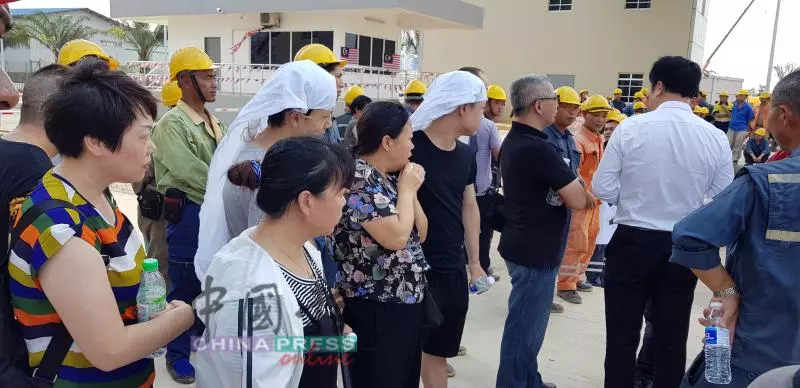 關丹馬中產業園, 羅厘工地內超速從後猛撞, 行人道上中國客工一死一傷, 家屬來馬討公道 !