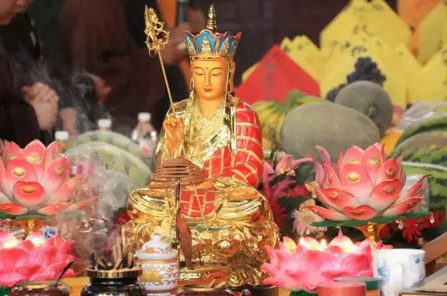 他本該命喪黃泉,卻只因地藏王一句話,從此家中變得十分富有!