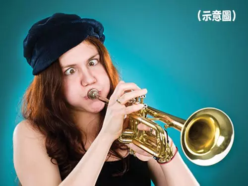 吹喇叭後發高燒 女大生肺炎險死