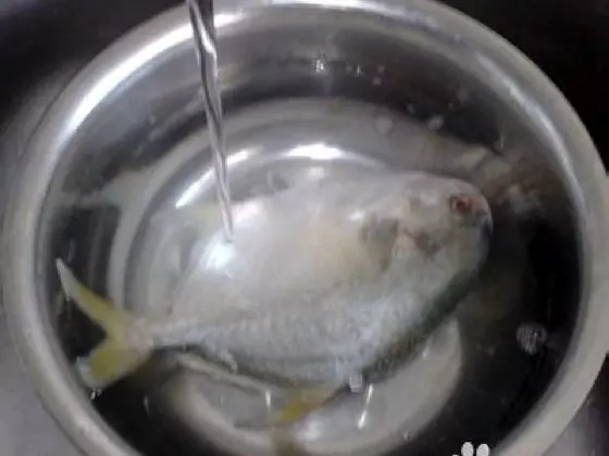 去除魚腥味,只要在煎之前泡一下(這個)這些做飯技巧,不學起來後悔一輩子