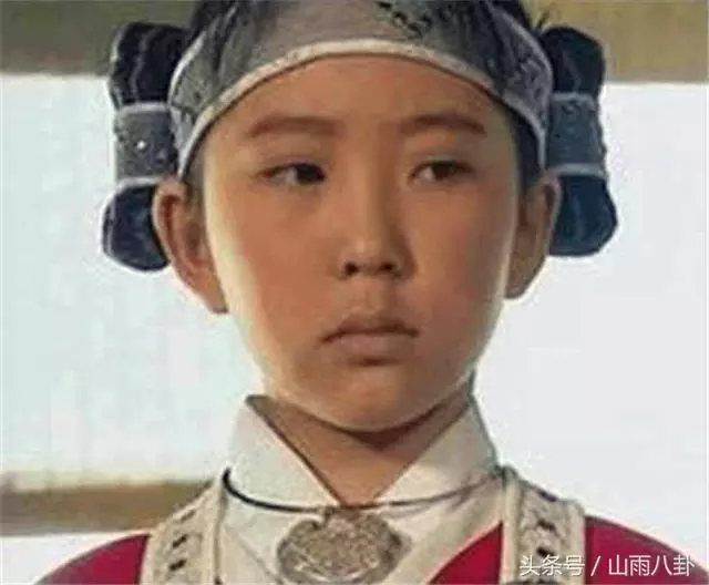 她女扮男裝騙了觀眾19年,如今已經長成大姑娘了!