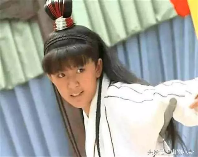 她女扮男裝騙了觀眾19年,如今已經長成大姑娘了!
