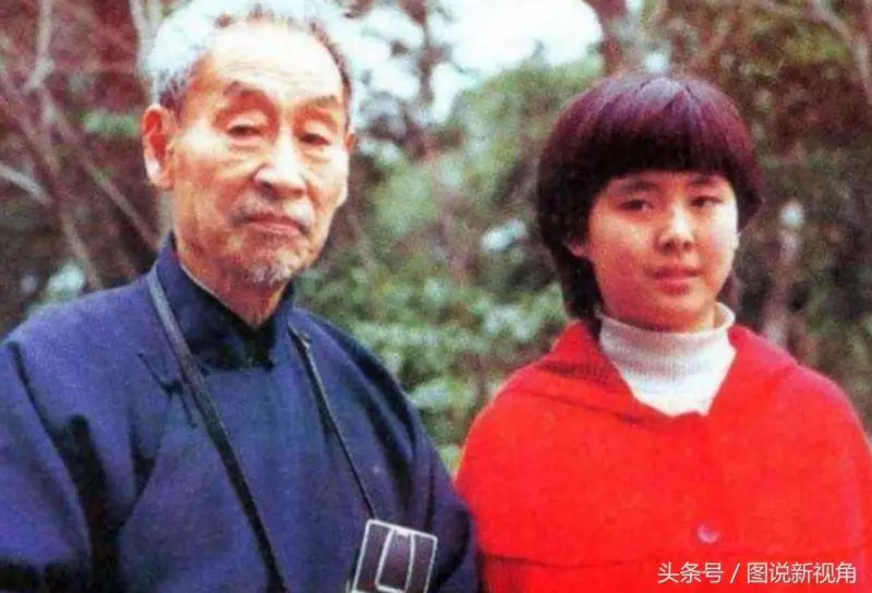 國內女明星上演了「女大十八變」,小時候丑,長大後迷人!