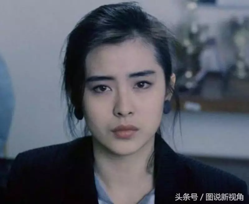 國內女明星上演了「女大十八變」,小時候丑,長大後迷人!