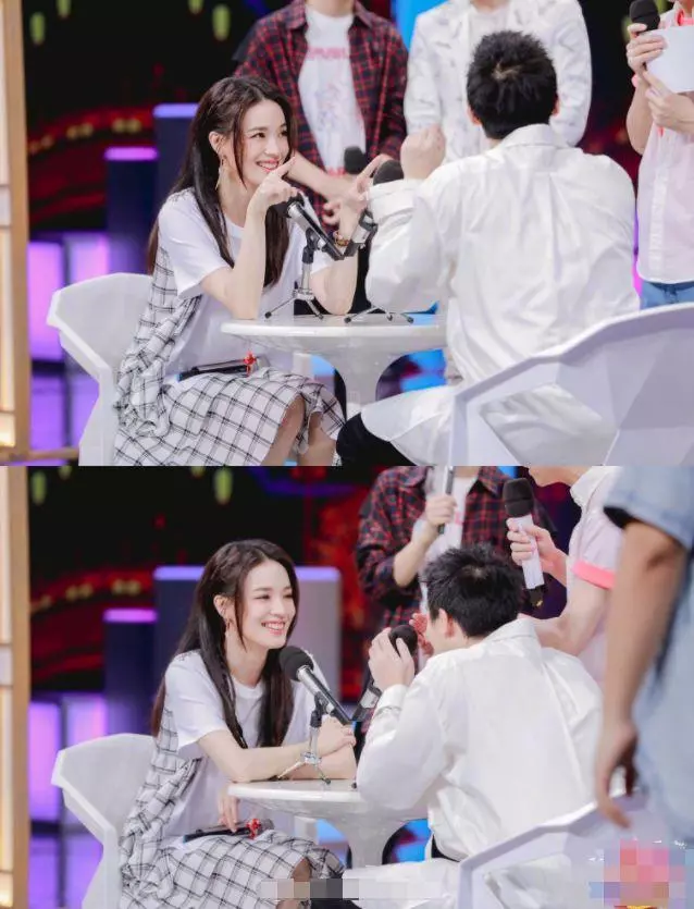 舒淇太好氣質了吧!一襲T恤配格子裙,仿若20歲出頭的少女!真美~~~