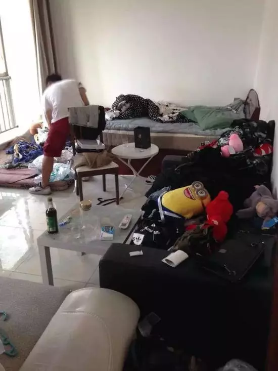 男子將新房租兩漂亮女生 一年後屋內一片狼藉