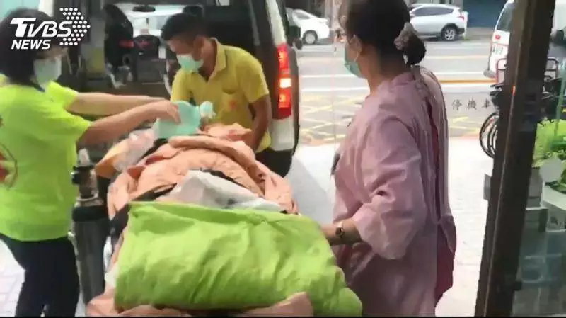 休假去衝浪!2人遭浪捲 男子溺斃女警消命危