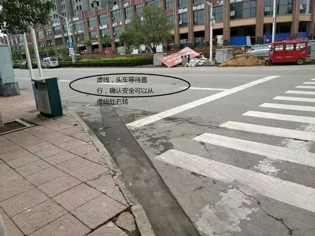 「提示」路口右轉,別人被扣3分,你卻被扣6分?原因在這裡