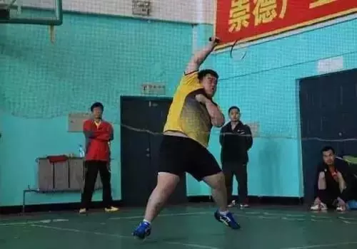 不是說打羽毛球可以減肥嗎?為什麼有些人依然很胖