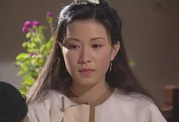 22歲,25歲,30歲,35歲,40歲,43歲的佘詩曼,哪個驚艷了你 -