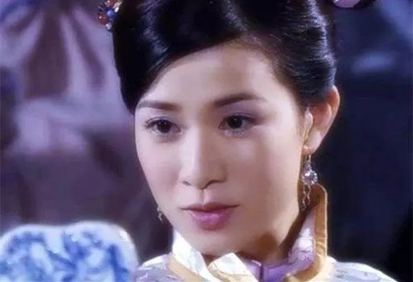 22歲,25歲,30歲,35歲,40歲,43歲的佘詩曼,哪個驚艷了你 -