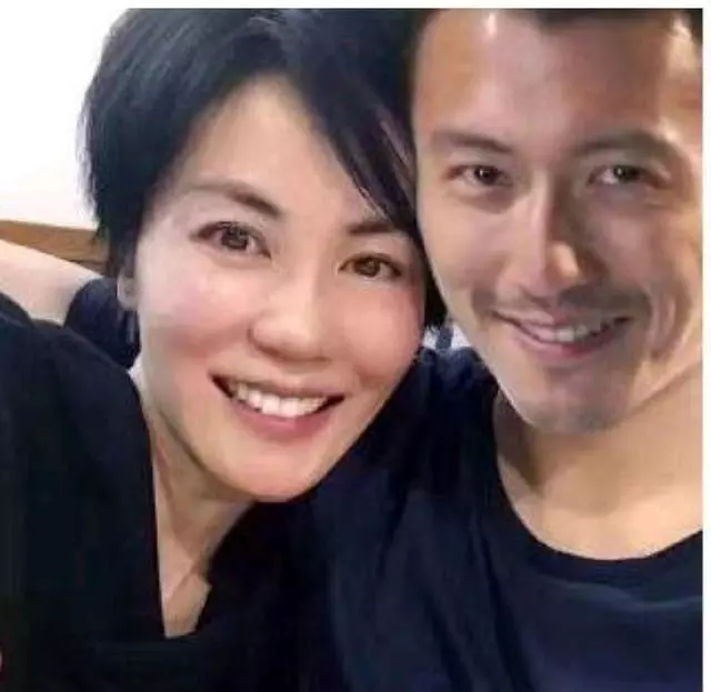 張柏芝坐不住了!看見謝霆鋒幸福滿滿,她發了一張照片惹爭議