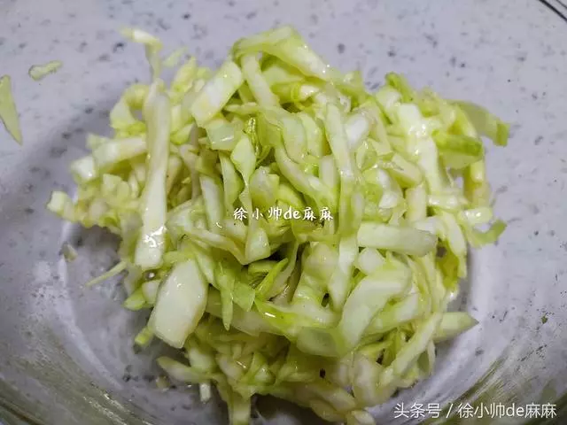 愛吃高麗菜的要收藏,學會這種特色做法,不吃撐都停不下嘴,太香了!