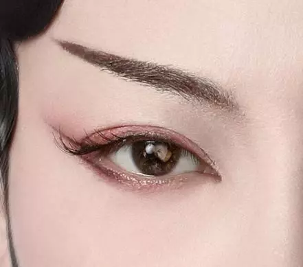 《延禧》海報眼珠暗藏玄機!放大一看才驚現人影, 魏瓔珞眼睛裡不是傅恆也不是皇上, 竟是TA!