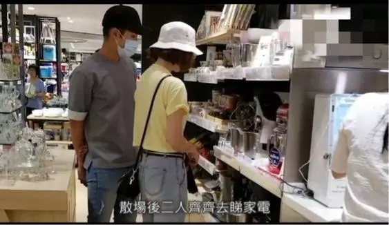 朱晨麗戀愛了,來自內地的港姐冠軍不愛錢,與「小太監」秘戀1年!